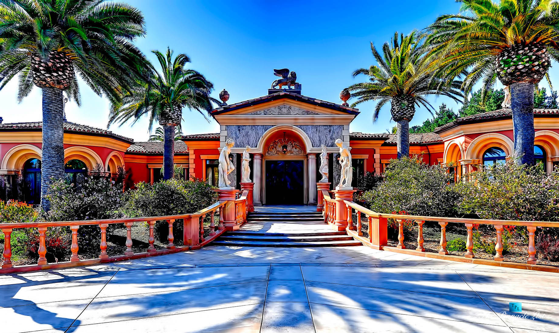 Castello della Costa d’Oro – Exotic Garden Dr, Cambria, CA, USA