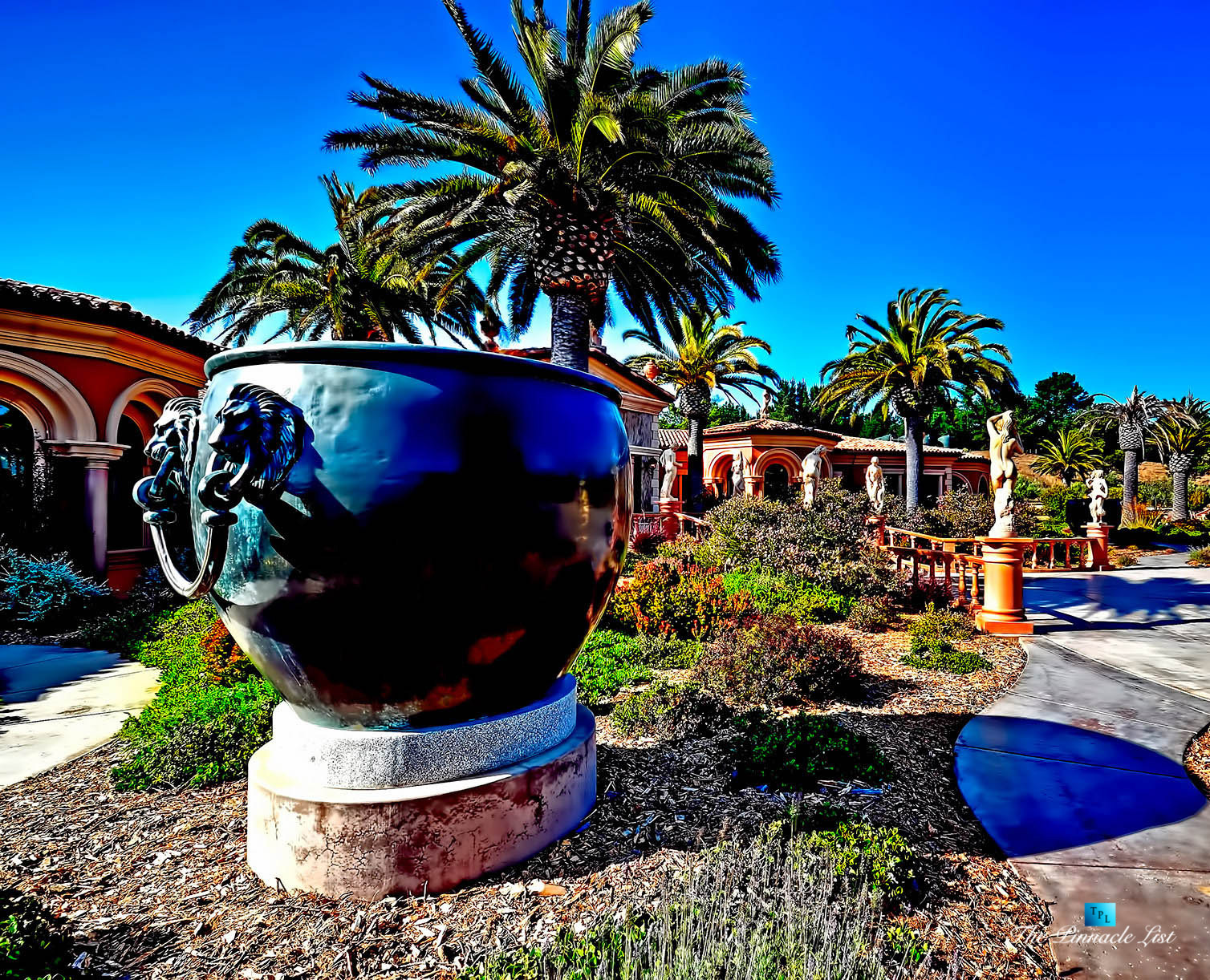 Castello della Costa d’Oro – Exotic Garden Dr, Cambria, CA, USA