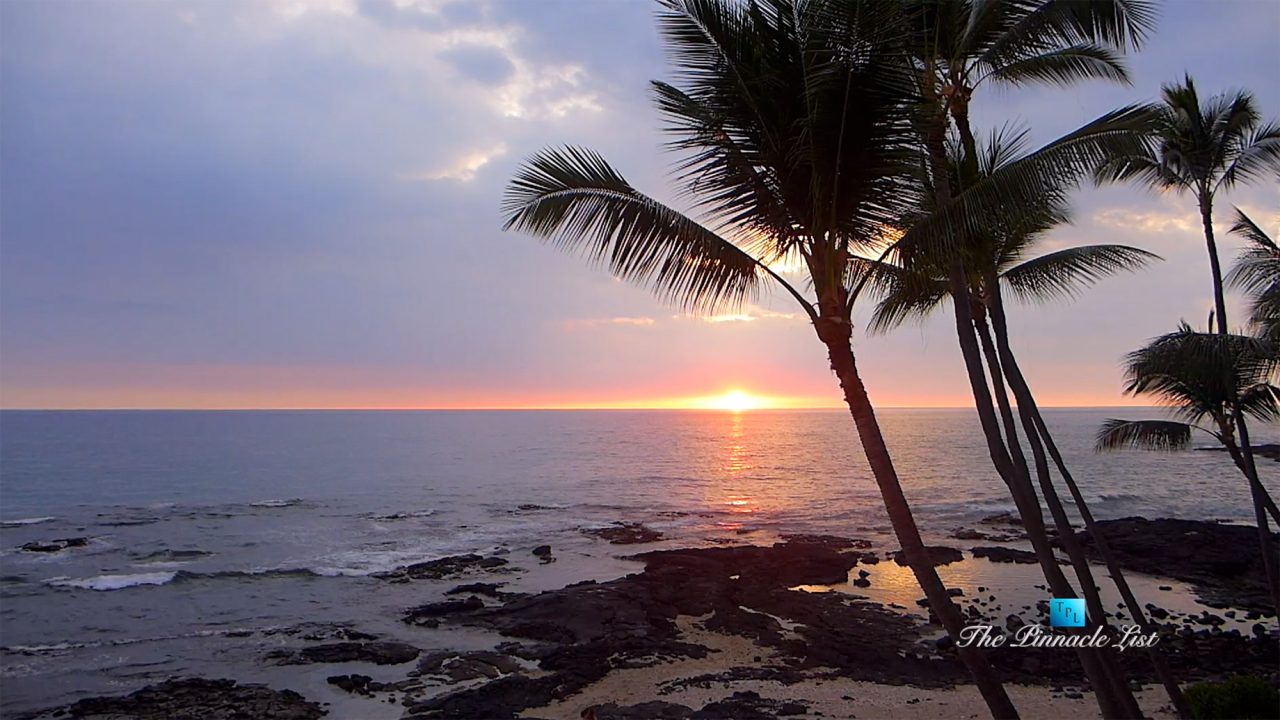 Big Island Sunset Timelapse in Kailua-Kona, Hawaii, USA - Luxury Travel