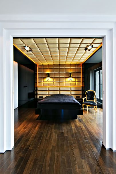 Bold HOLA Design Luxury Apartment - Warsaw, Poland