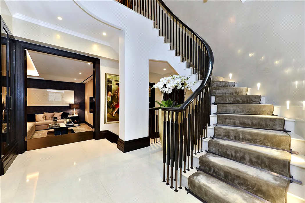 Luxury Residence – 43 Reeves Mews, Mayfair, London, England, UK