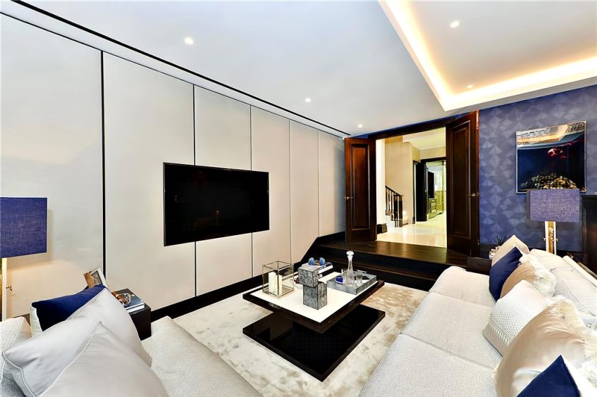 Luxury Residence - 43 Reeves Mews, Mayfair, London, England, UK