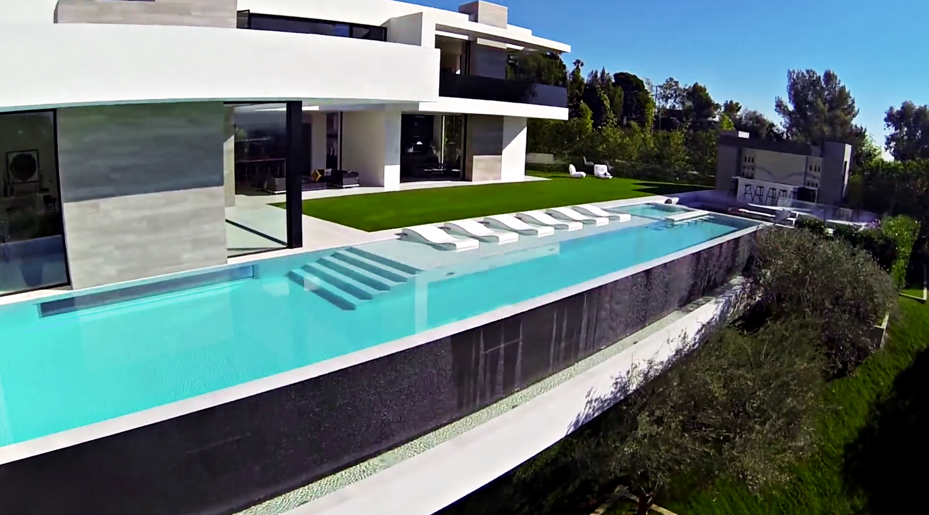 Beverly Crest Luxury Home - 9945 Beverly Grove Drive, Beverly Hills, CA, USA