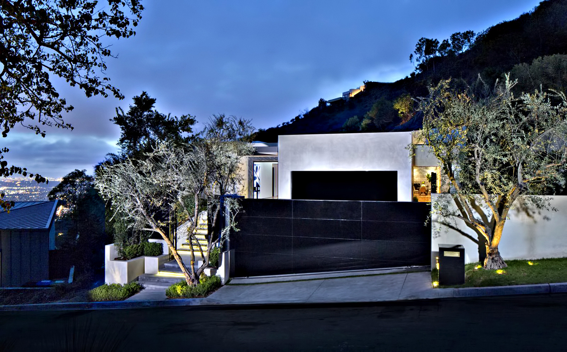 Sunset Strip Luxury Modern – 1877 Rising Glen Rd, Los Angeles, CA, USA