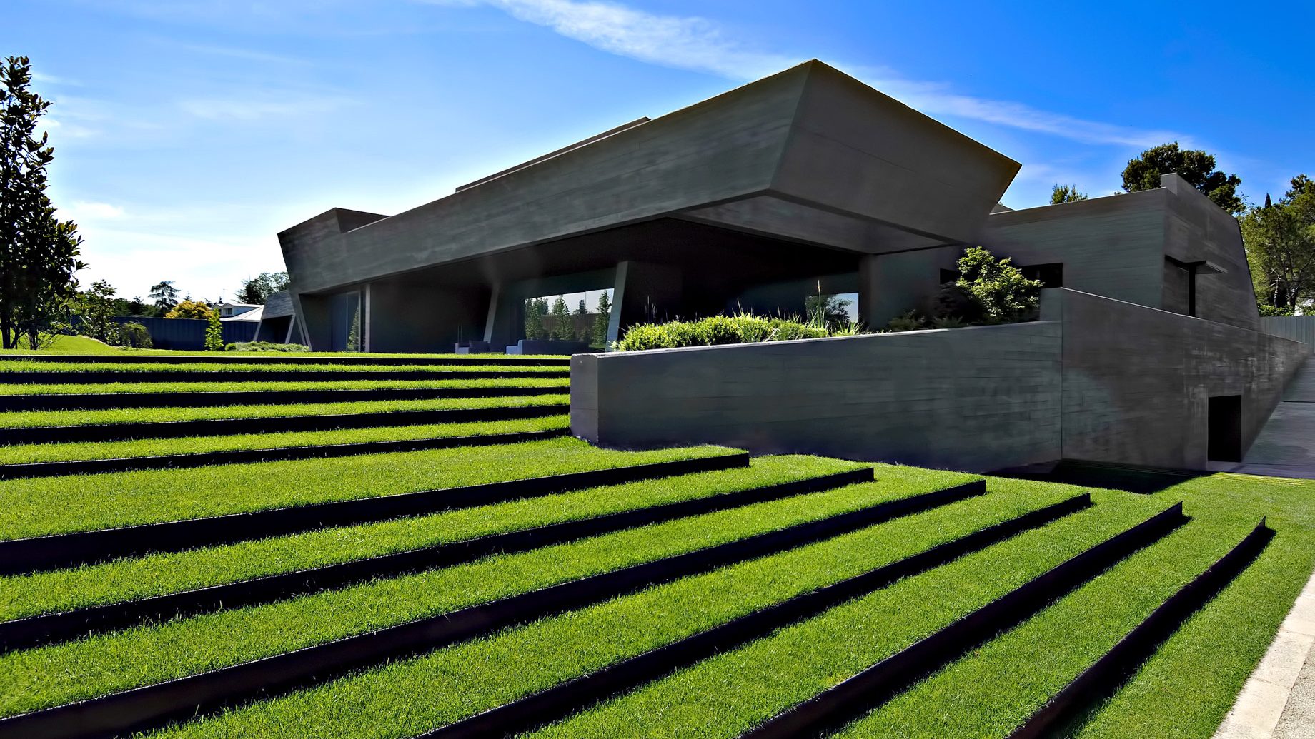 Monolithic Concrete House II – Pozuelo de Alarcón, Madrid, Spain 🇪🇸