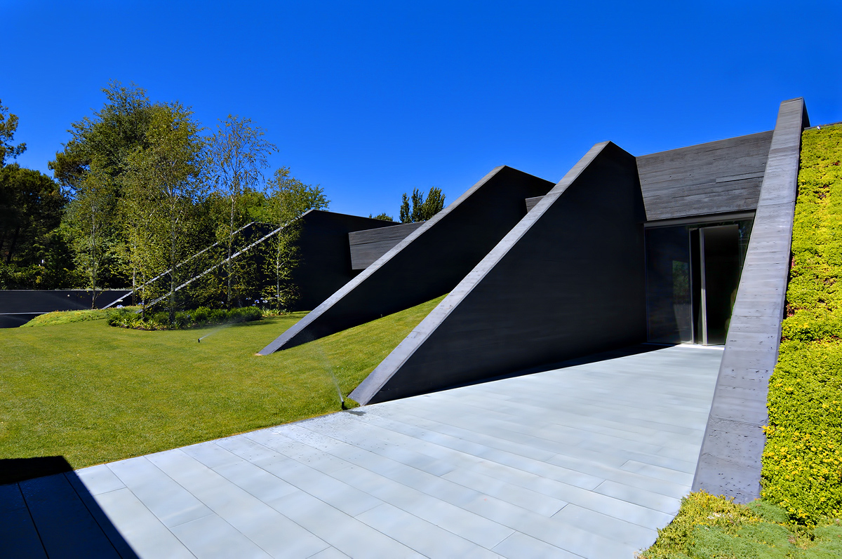 Monolithic Concrete House II - Pozuelo de Alarcón, Madrid, Spain