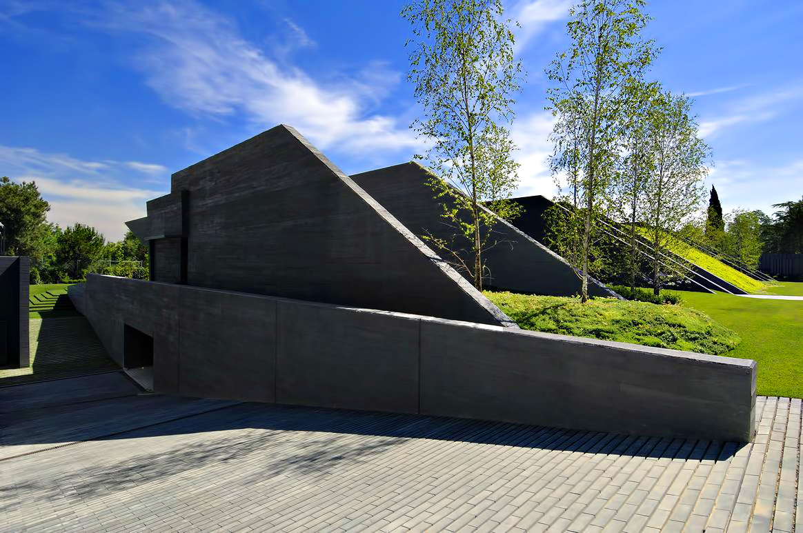 Monolithic Concrete House II - Pozuelo de Alarcón, Madrid, Spain