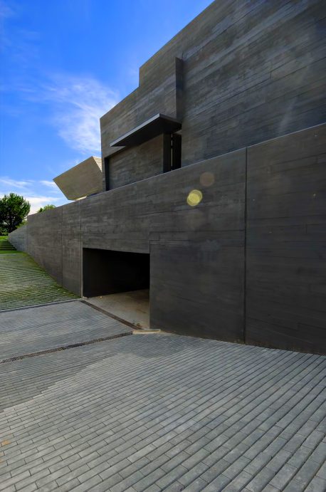 Monolithic Concrete House II - Pozuelo de Alarcón, Madrid, Spain