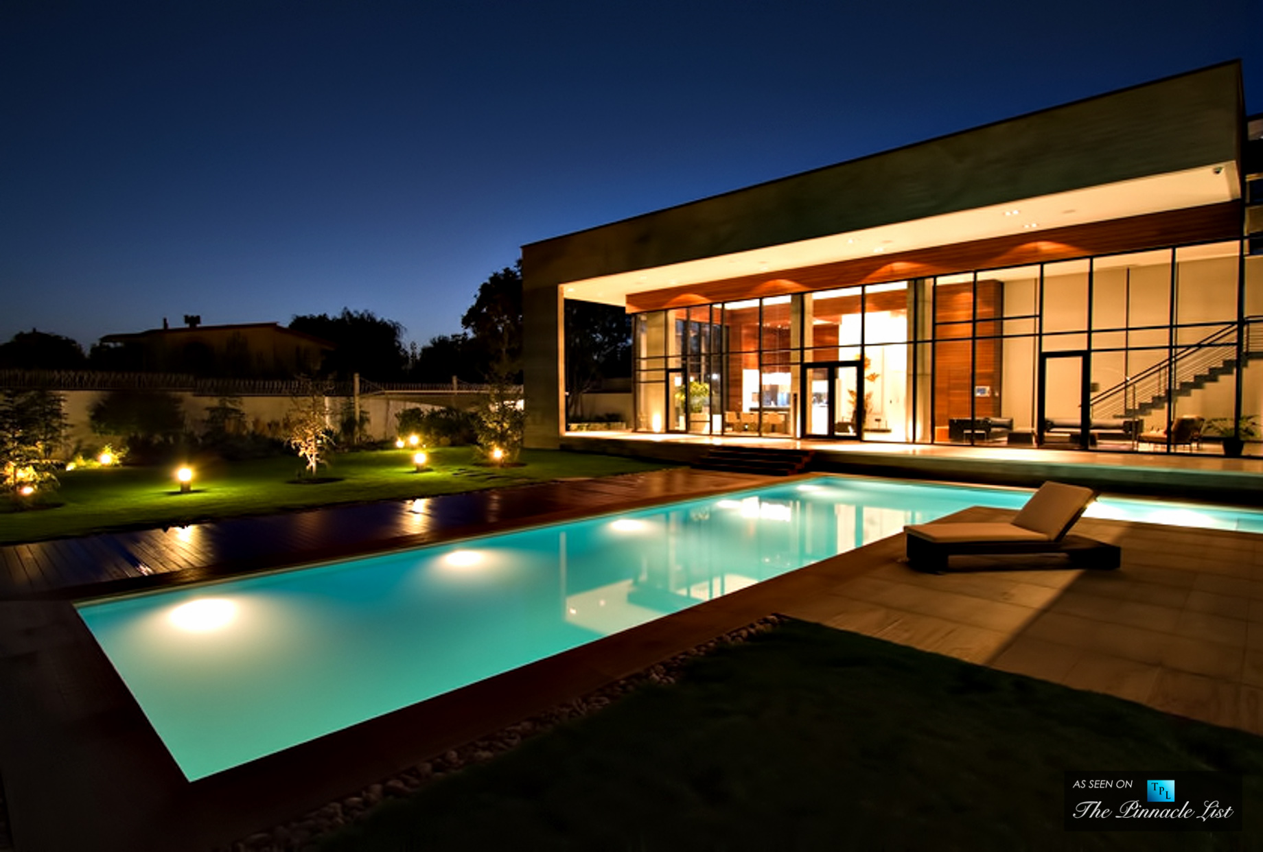 Nighttime Modern Elegance with Transparent Layers at Villa Kiani in Iran