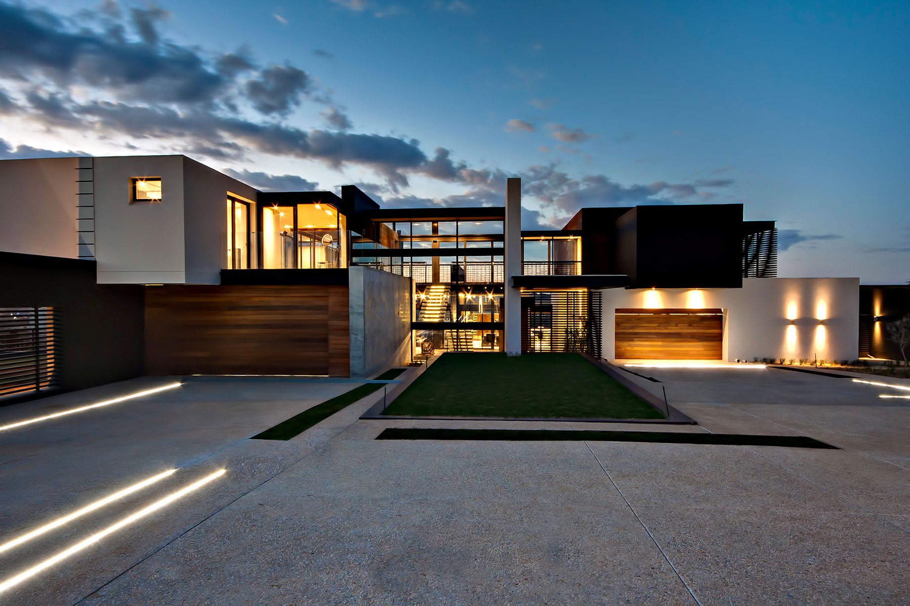 Boz House Luxury Villa - Mooikloof Heights, Pretoria, South Africa