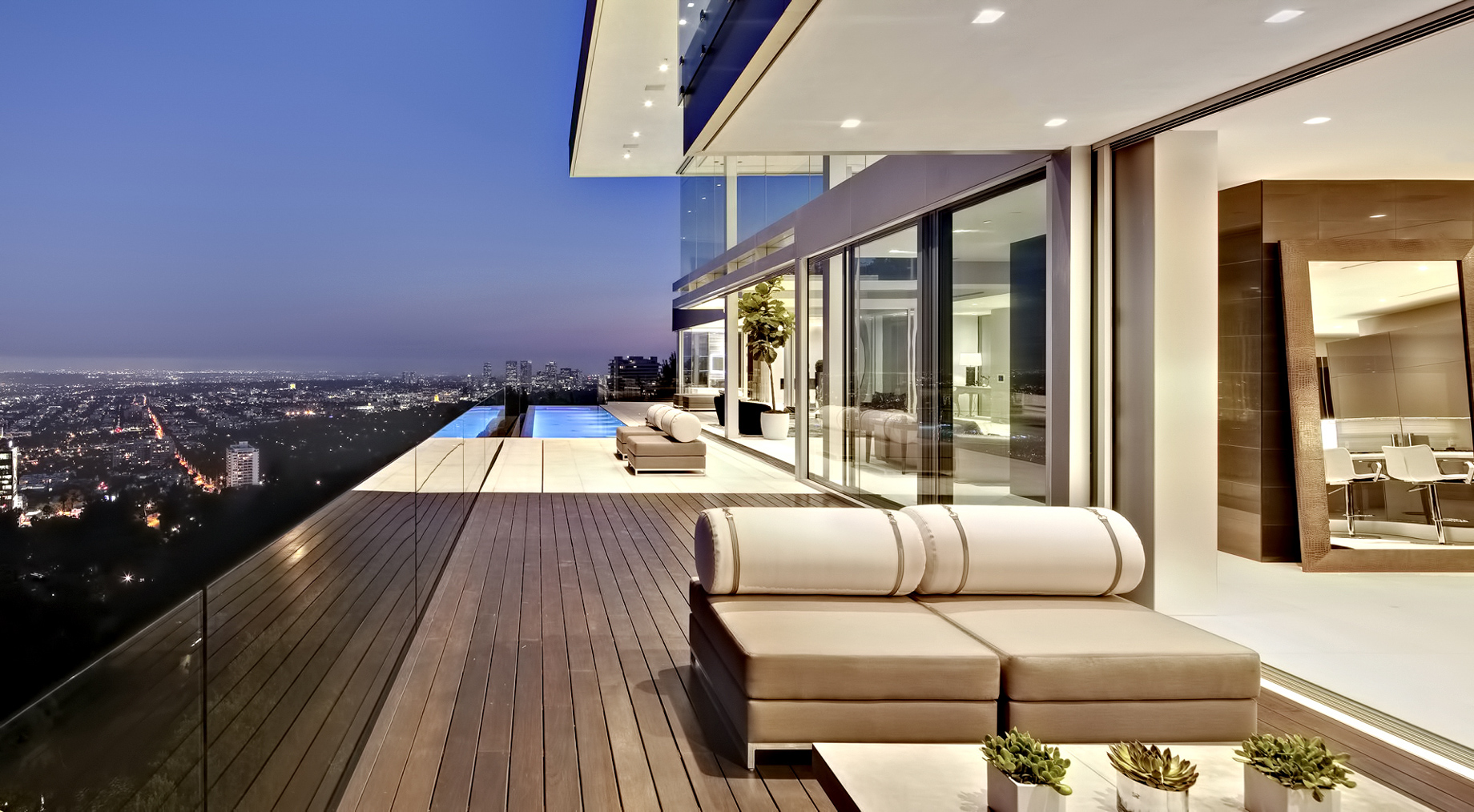 Front Row Modern – 9150 Oriole Way, Los Angeles, CA, USA