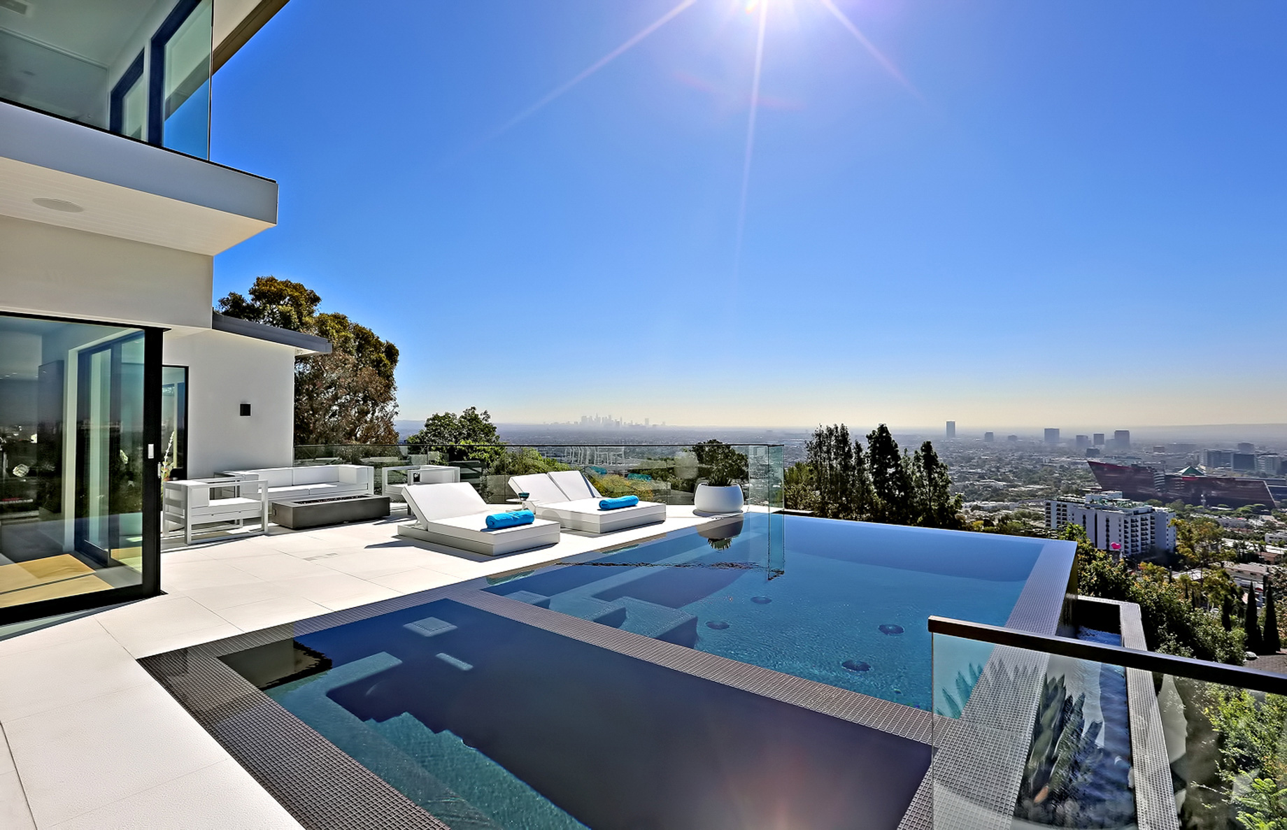 Hollywood Hills Home - 8931 St. Ives Drive, Los Angeles, CA, USA