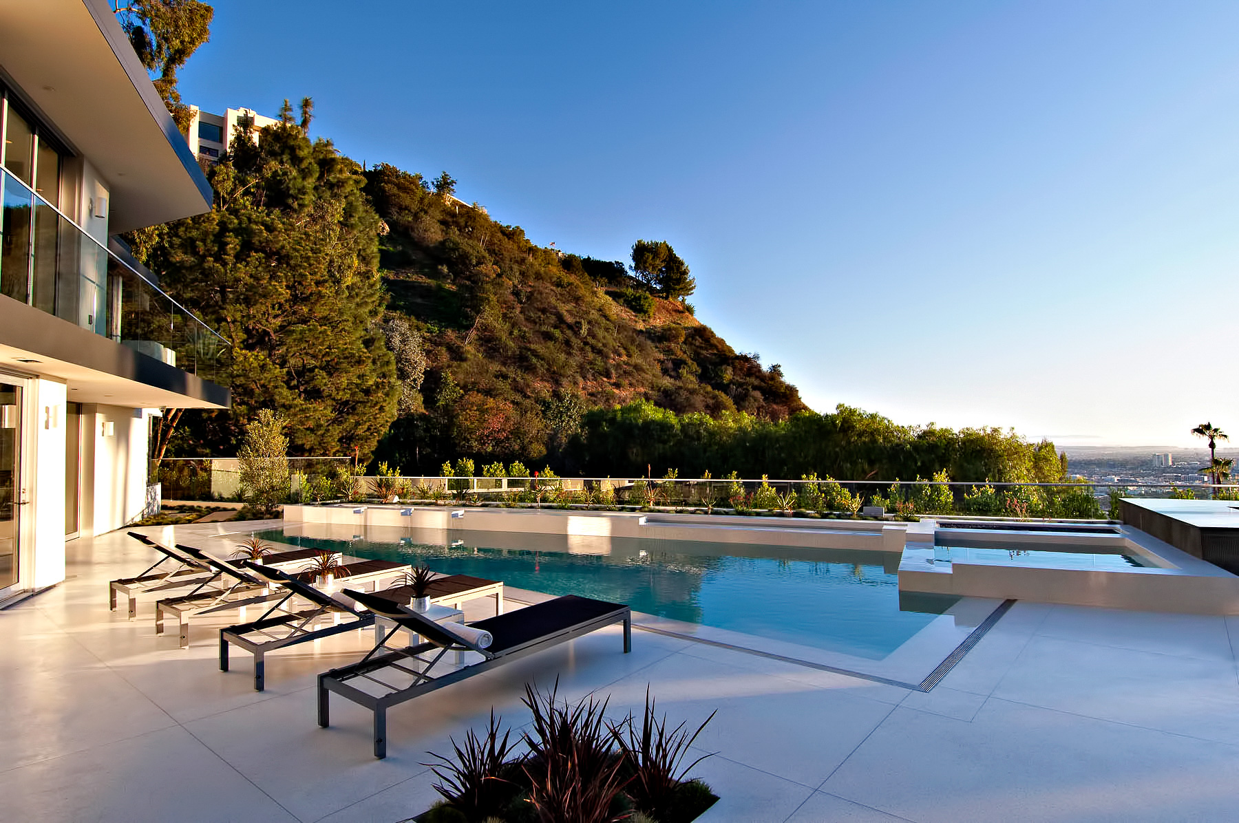 Hollywood Hills Modern – 1734 N Doheny Dr, Los Angeles, CA, USA