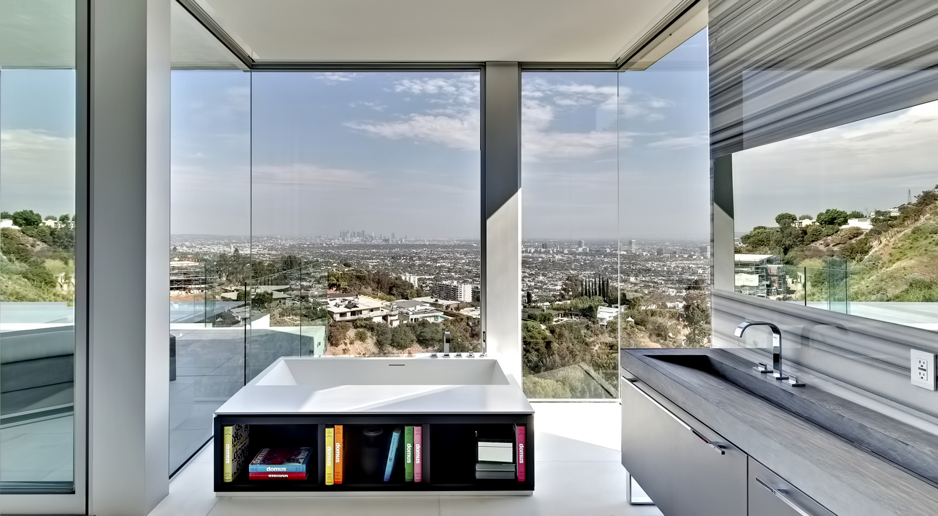 Front Row Modern – 9150 Oriole Way, Los Angeles, CA, USA