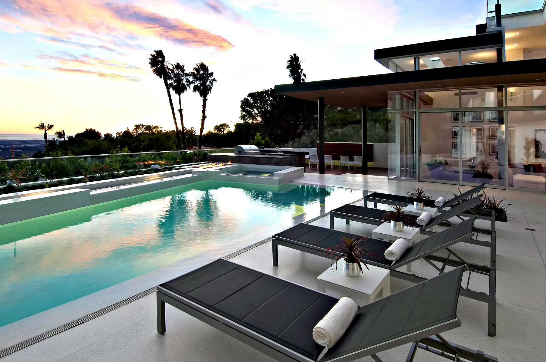 Hollywood Hills Modern – 1734 N Doheny Dr, Los Angeles, CA, USA