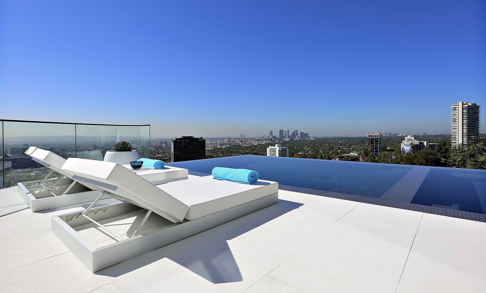 Hollywood Hills Home – 8931 St. Ives Drive, Los Angeles, CA, USA