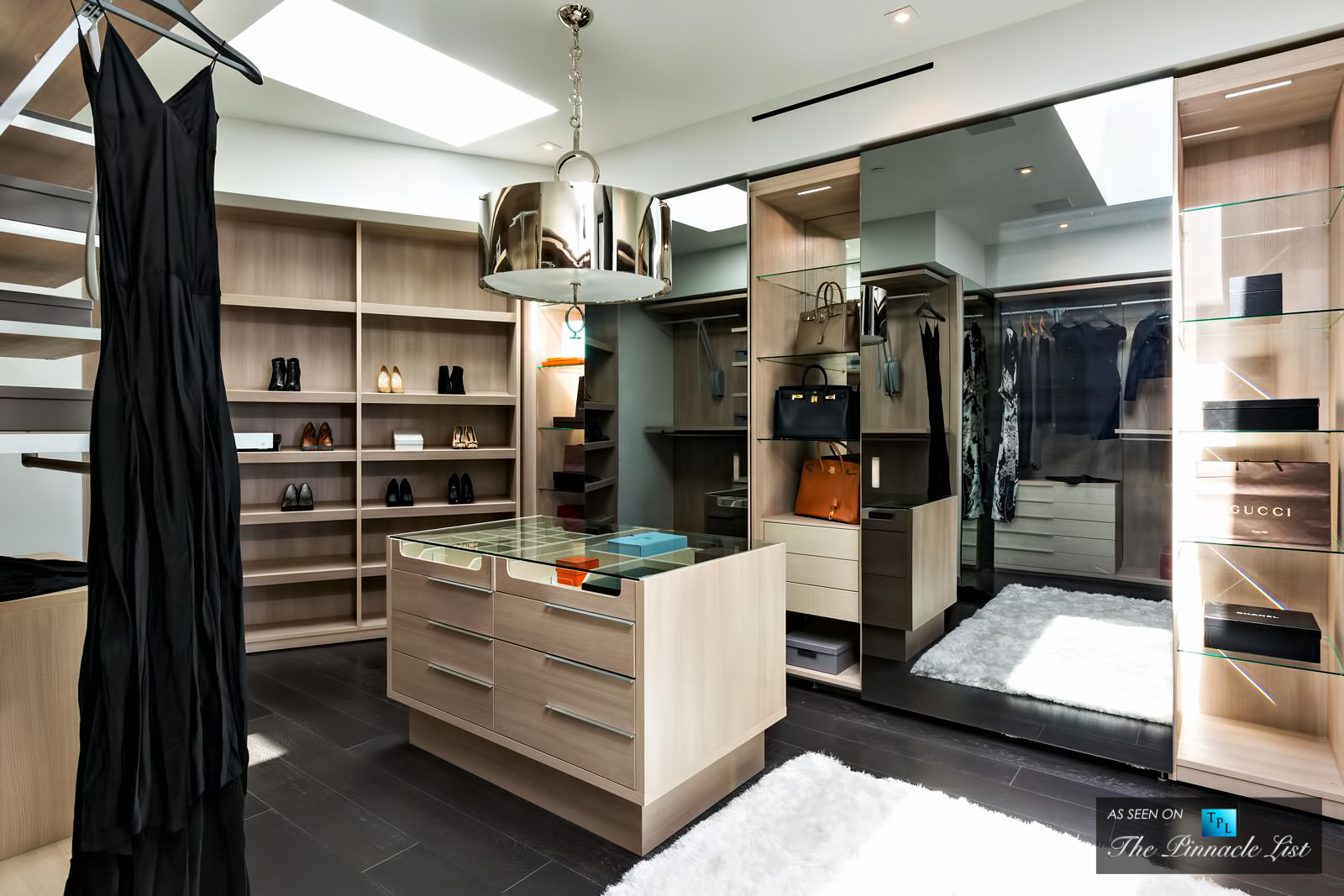 A Closet Brimming with Designer Goods is Essentially a Trophy Room - 864 Stradella Road, Los-Angeles, CA