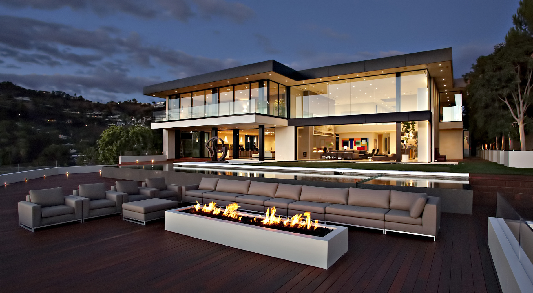The Crown Estate - 1423 Oriole Dr, Los Angeles, CA, USA