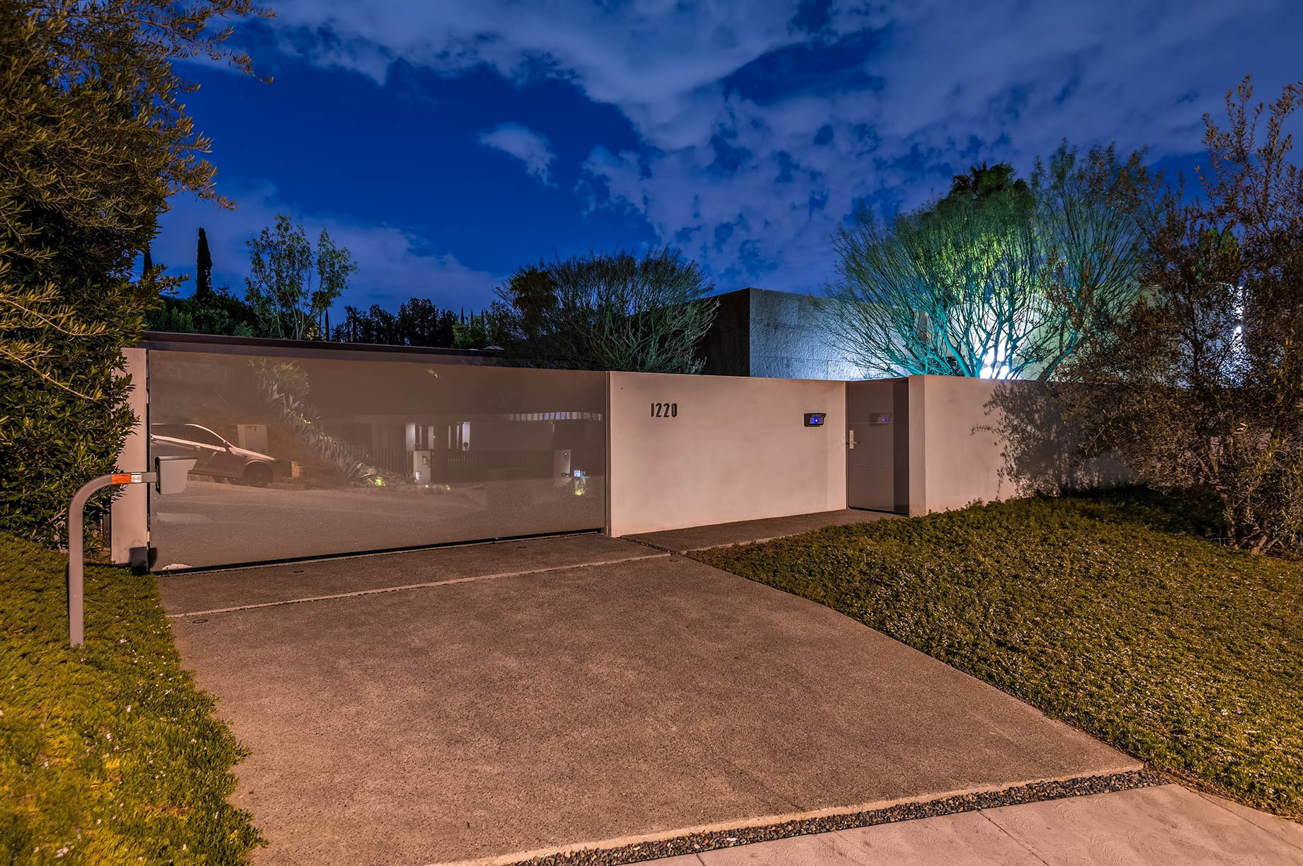 Trousdale Luxury Modern - 1220 Loma Vista Dr, Beverly Hills, CA, USA