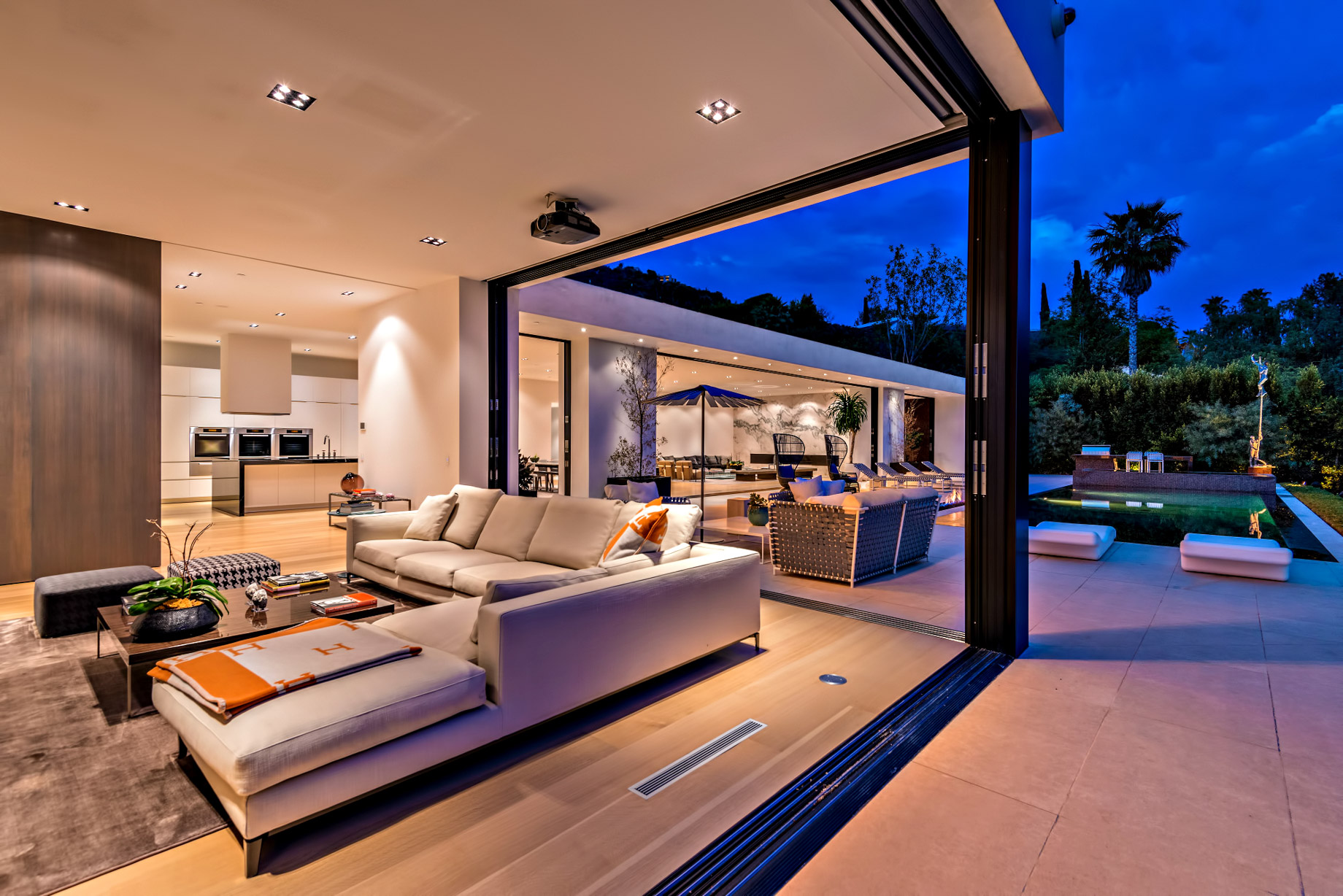 Trousdale Luxury Modern – 1220 Loma Vista Dr, Beverly Hills, CA, USA