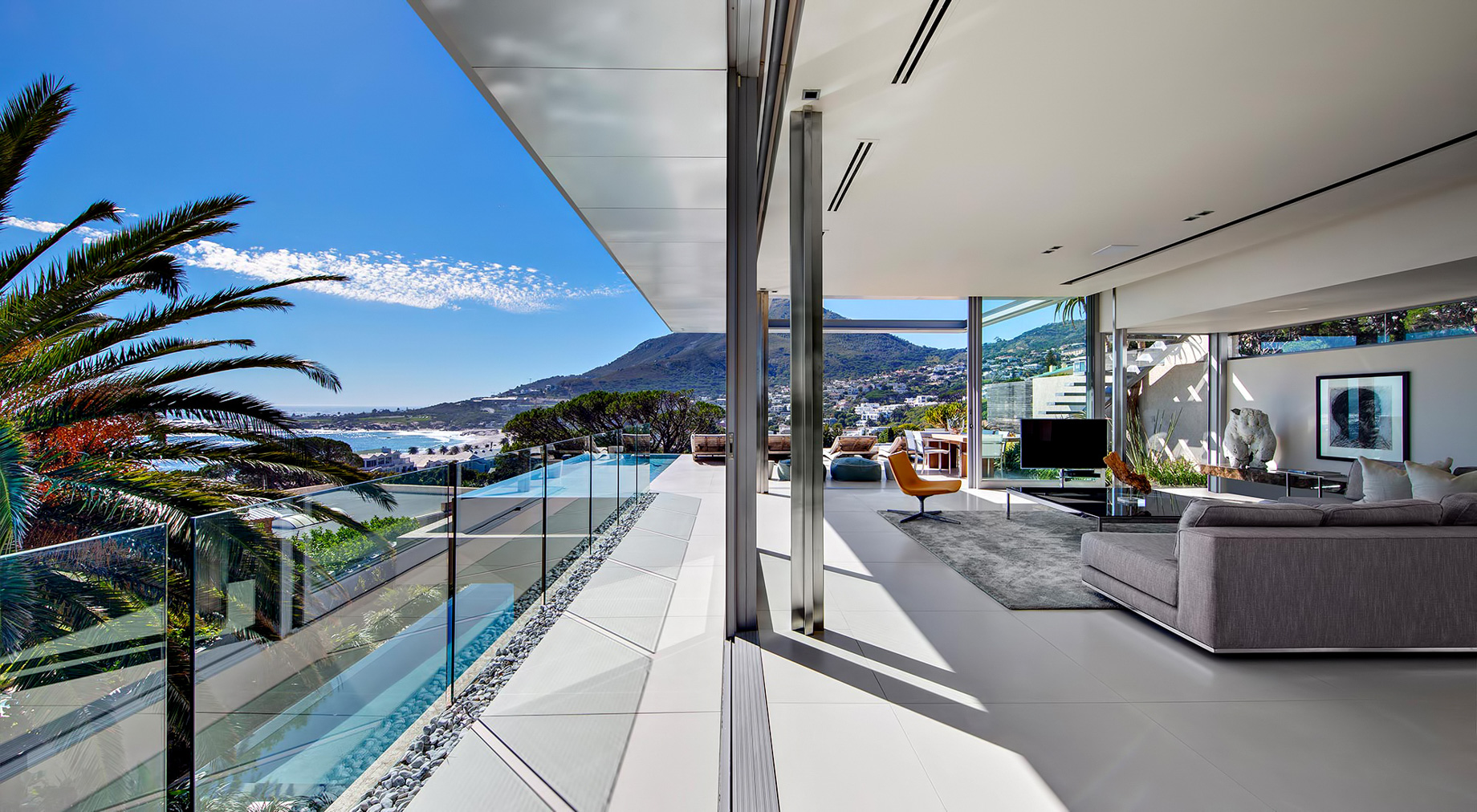 Bond Luxury Villa - 8 First Crescent, Camps Bay, South Africa