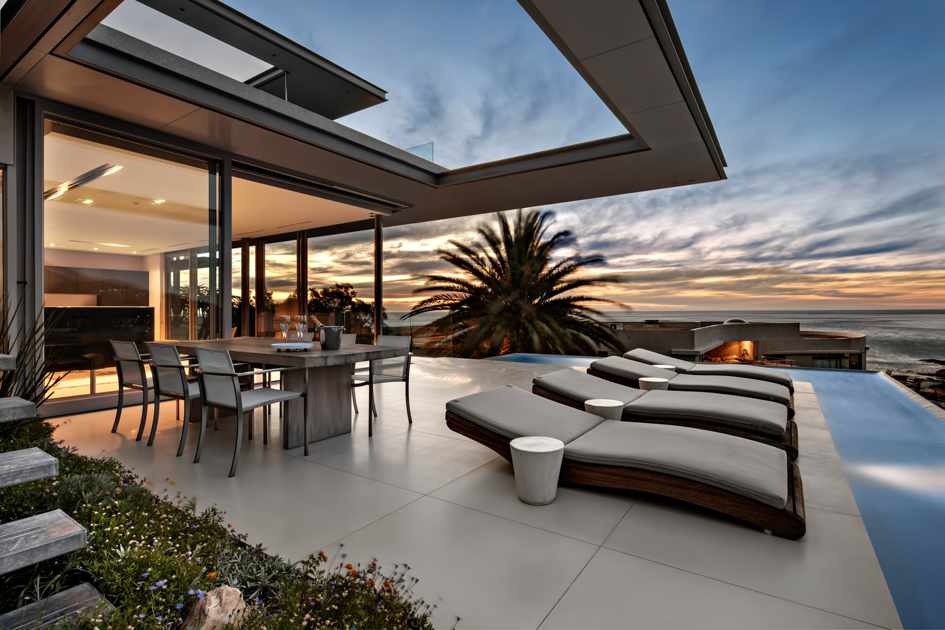 Bond Luxury Villa - 8 First Crescent, Camps Bay, South Africa