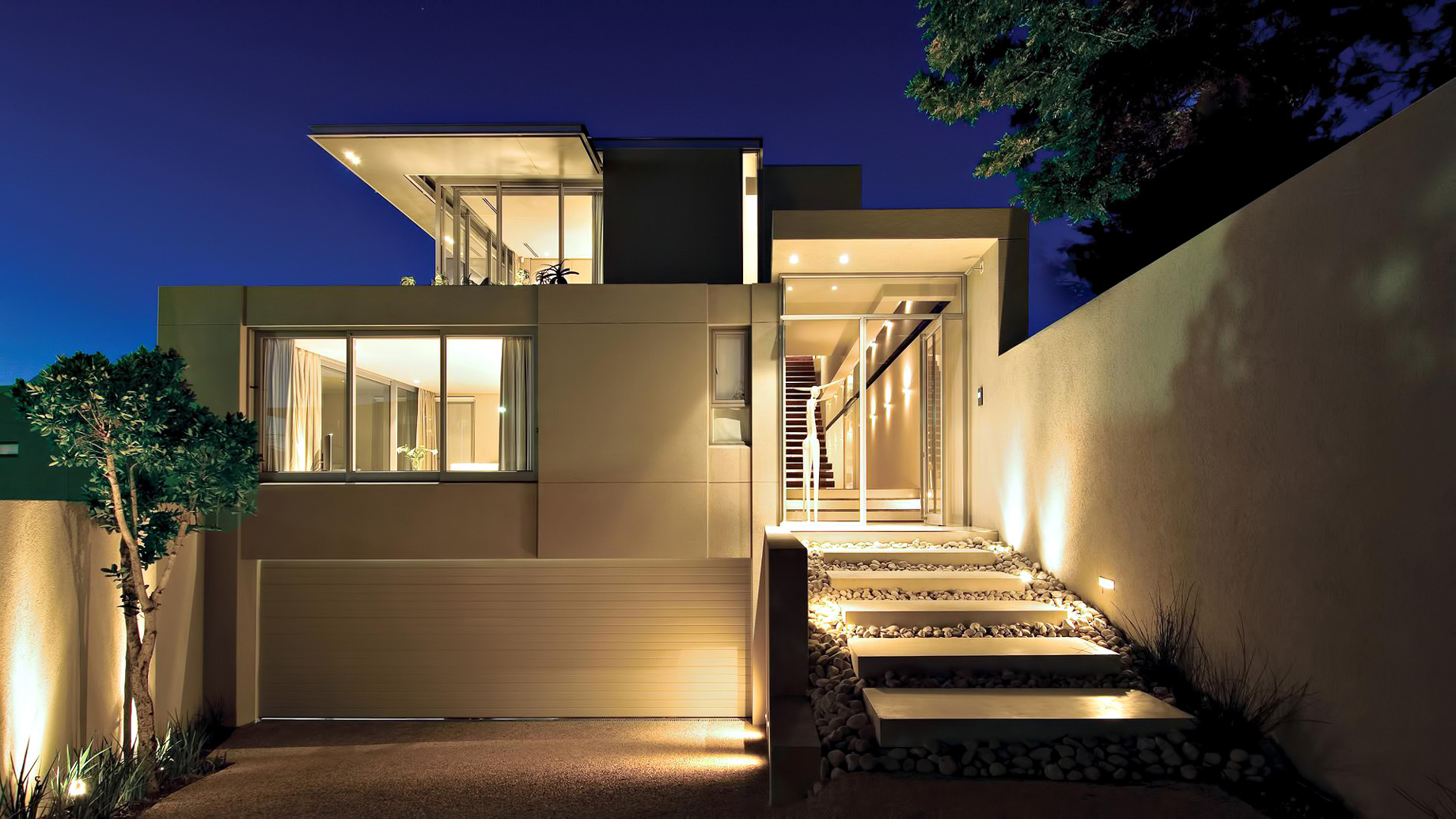 Bond Luxury Villa – 8 First Crescent, Camps Bay, South Africa