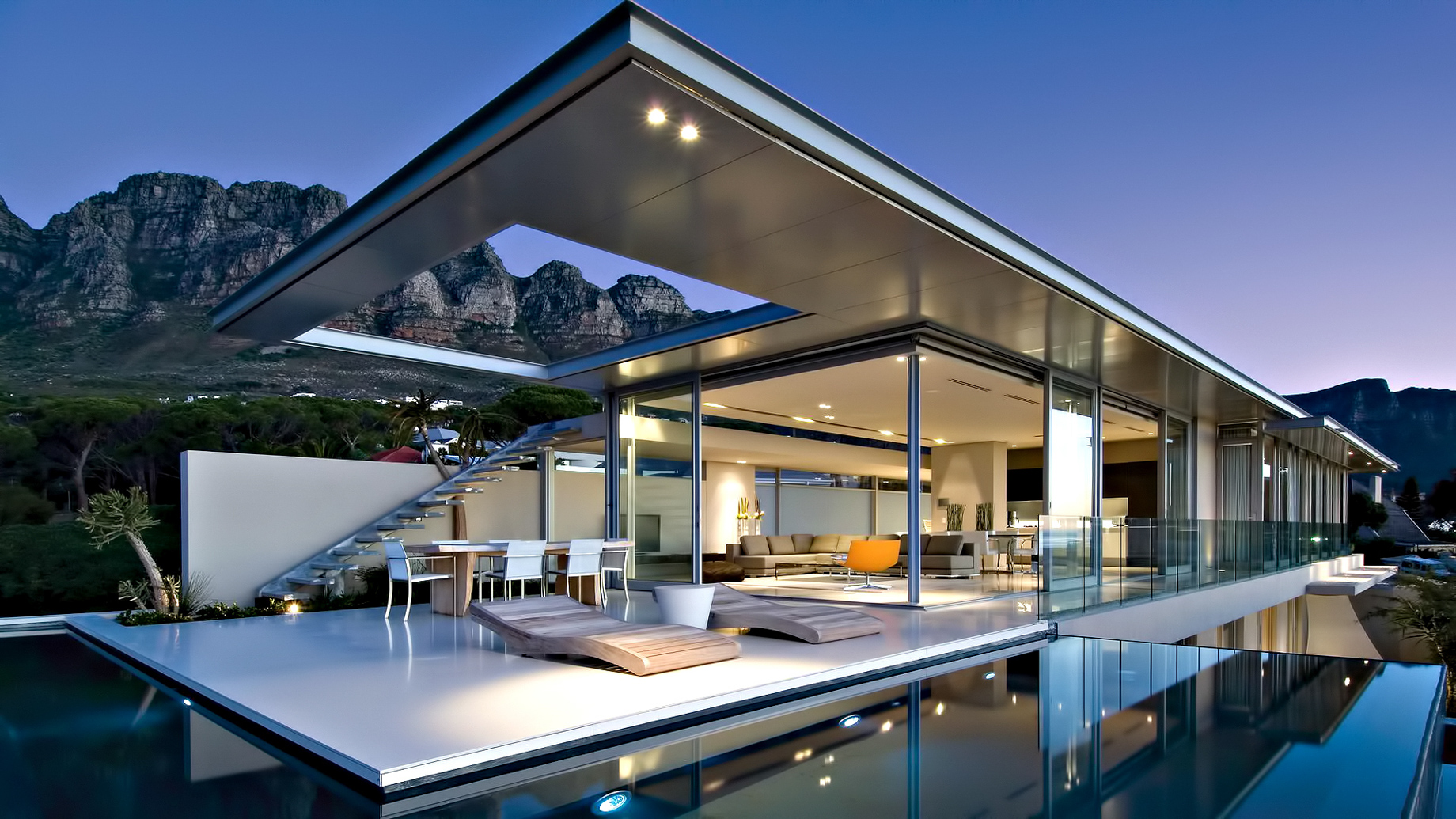 Bond Luxury Villa – 8 First Crescent, Camps Bay, South Africa