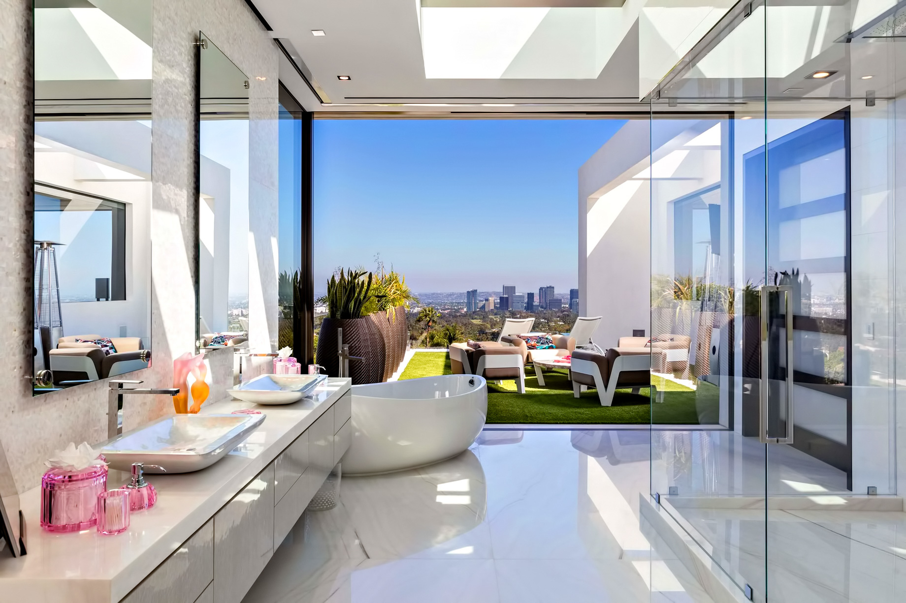 Luxury Residence - 924 Bel Air Rd, Bel Air, CA, USA.