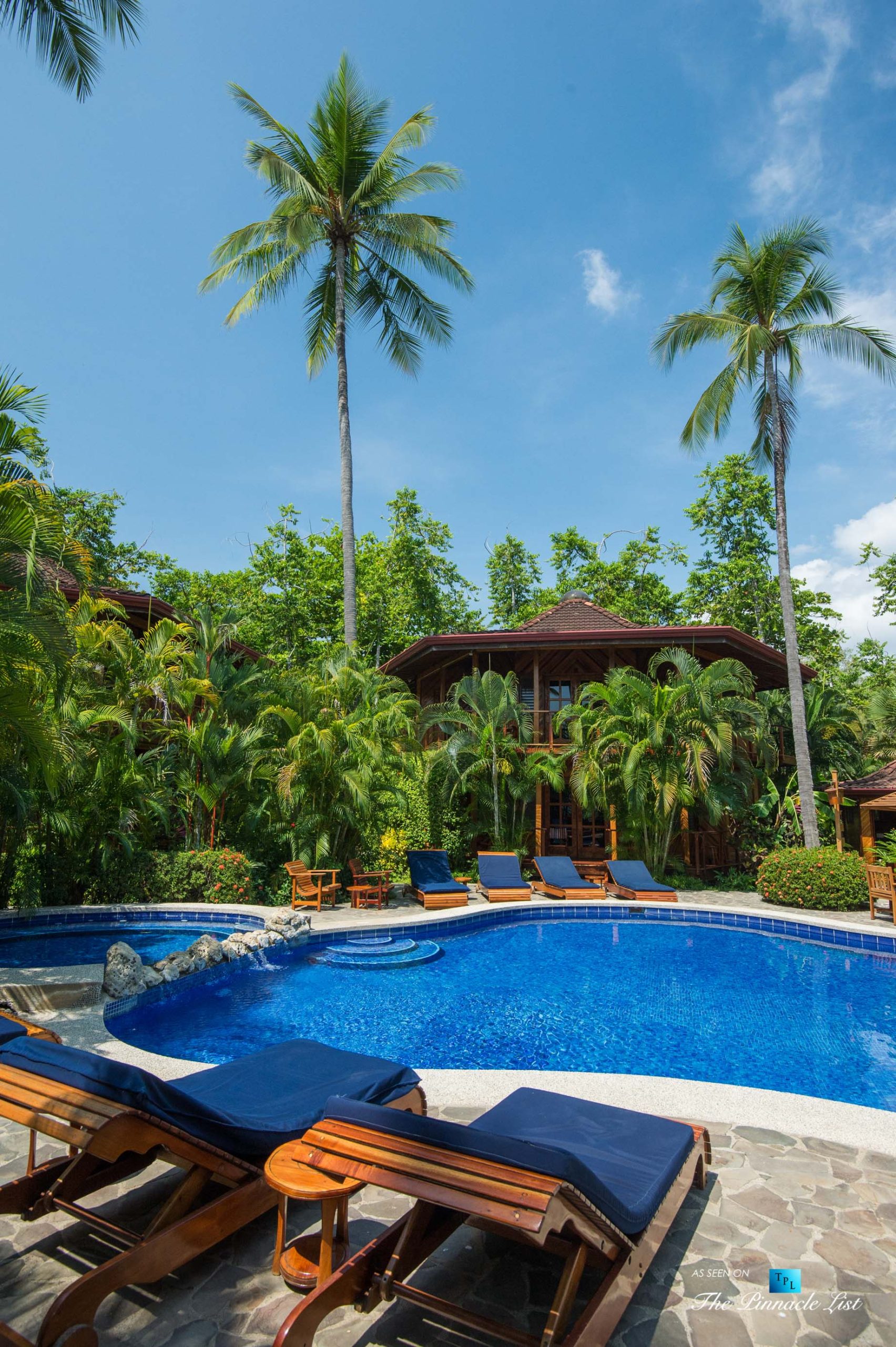 Tambor Tropical Beach Resort – Tambor, Puntarenas, Costa Rica – Poolside Lounge