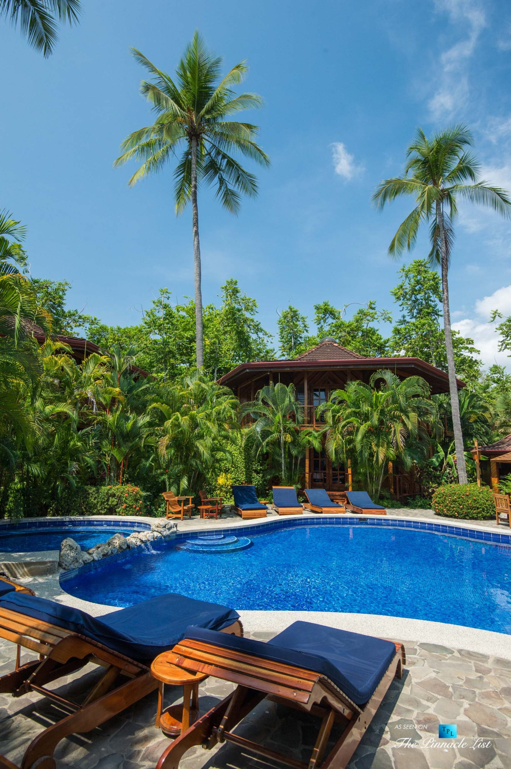 Tambor Tropical Beach Resort - Tambor, Puntarenas, Costa Rica - Poolside Lounge