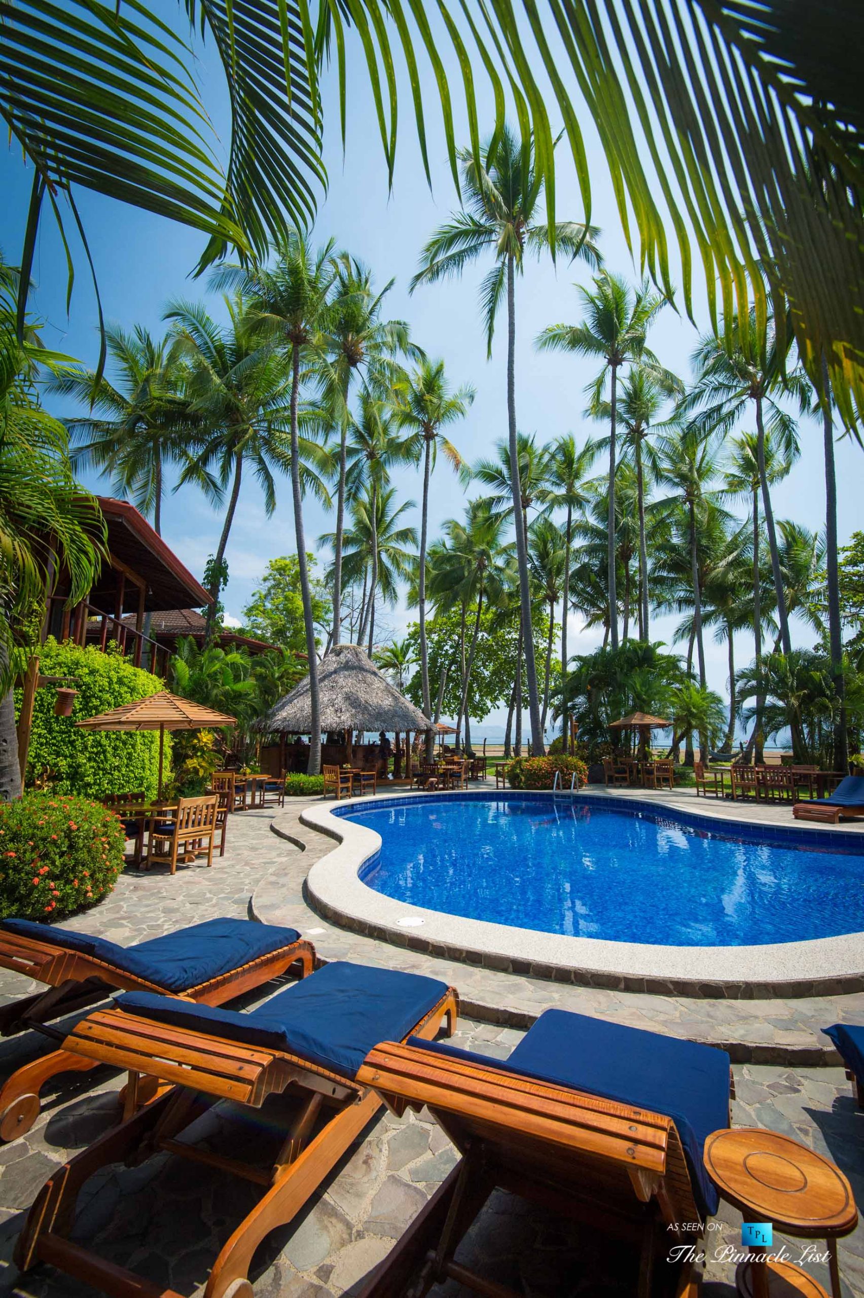 Tambor Tropical Beach Resort - Tambor, Puntarenas, Costa Rica - Poolside Lounge