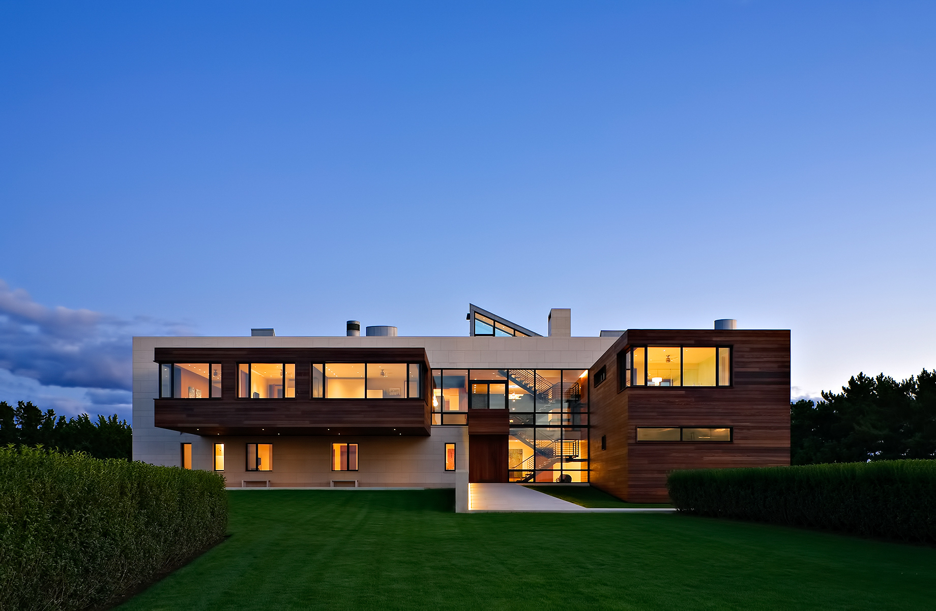 01 – Hamptons Beach House – 930 Meadow Ln, Southampton, NY, USA