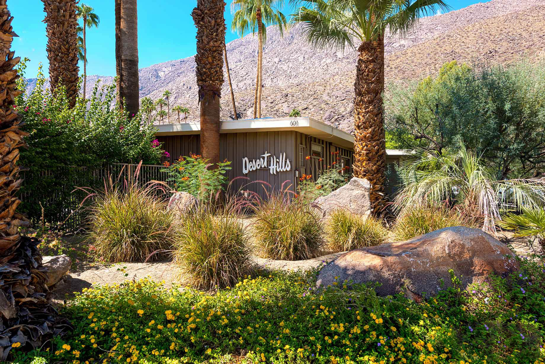 Desert Hills Resort - 601 W Arenas Rd, Palm Springs, CA, USA