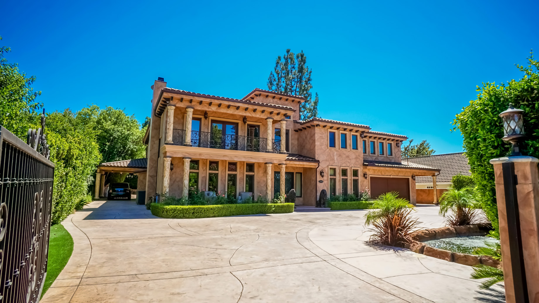 Chandler Estates Home - 13854 Albers St, Los Angeles, CA, USA