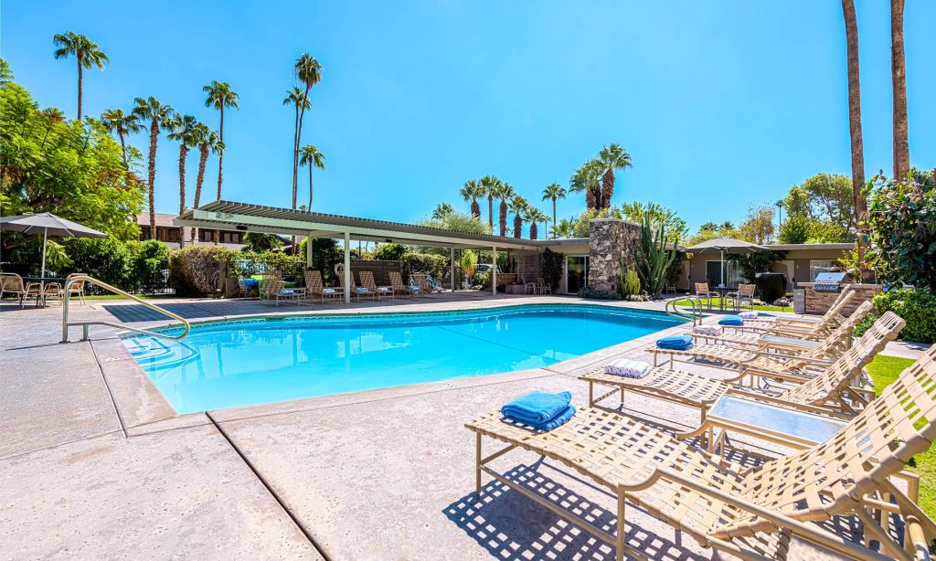 Desert Hills Resort - 601 W Arenas Rd, Palm Springs, CA, USA