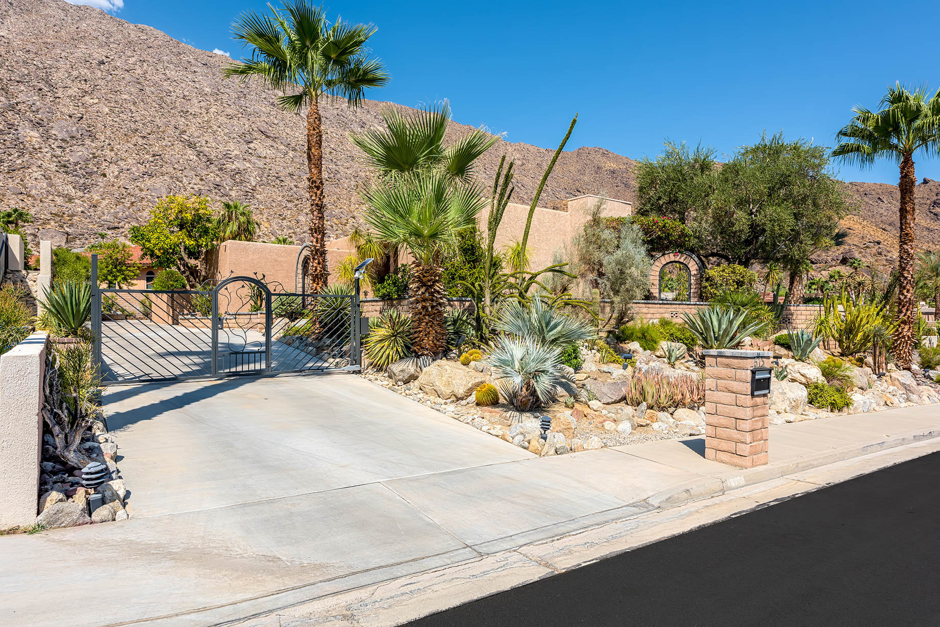 Desert Modern – 575 S Fern, Canyon Dr, Palm Springs, CA, USA