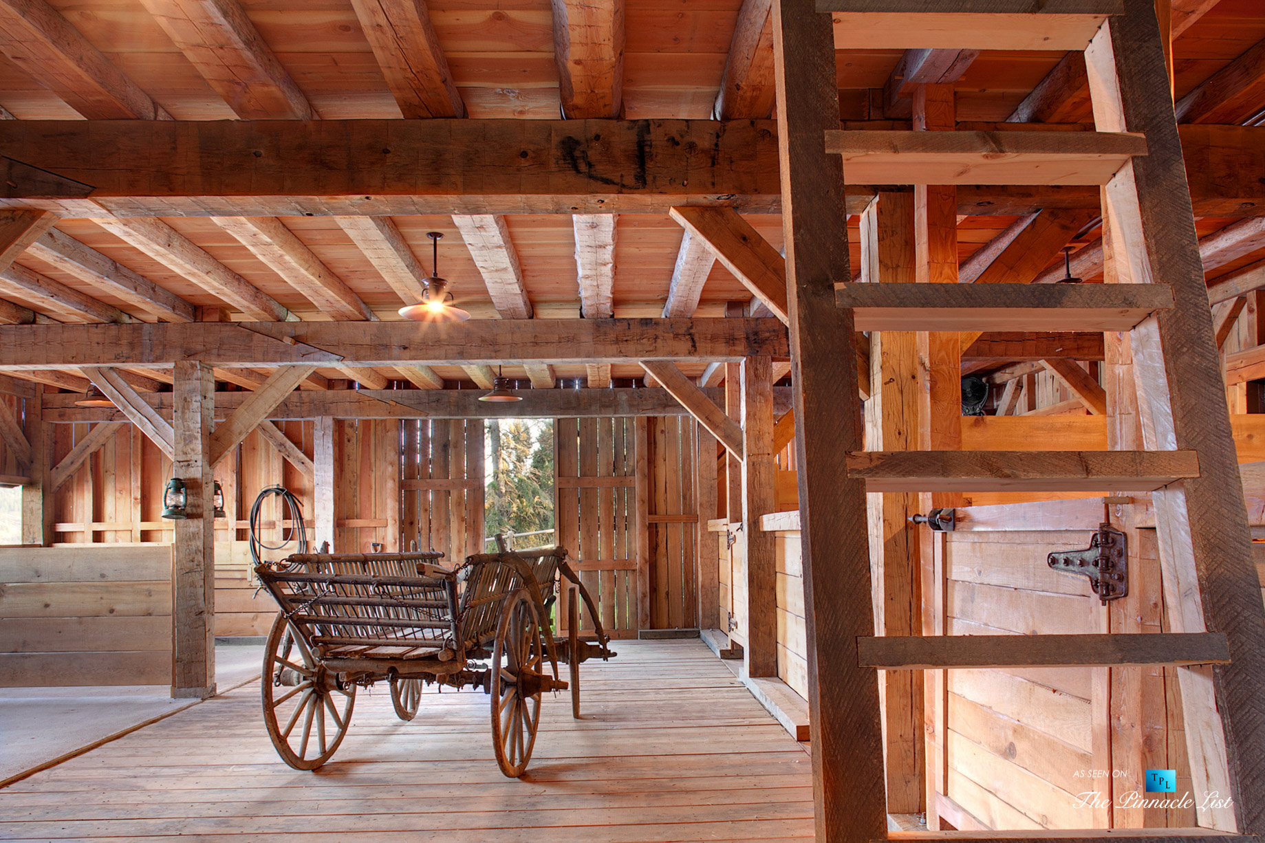 Stable - Thunder Ranch - 7095 Bottle Bay Rd, Sagle, ID, USA