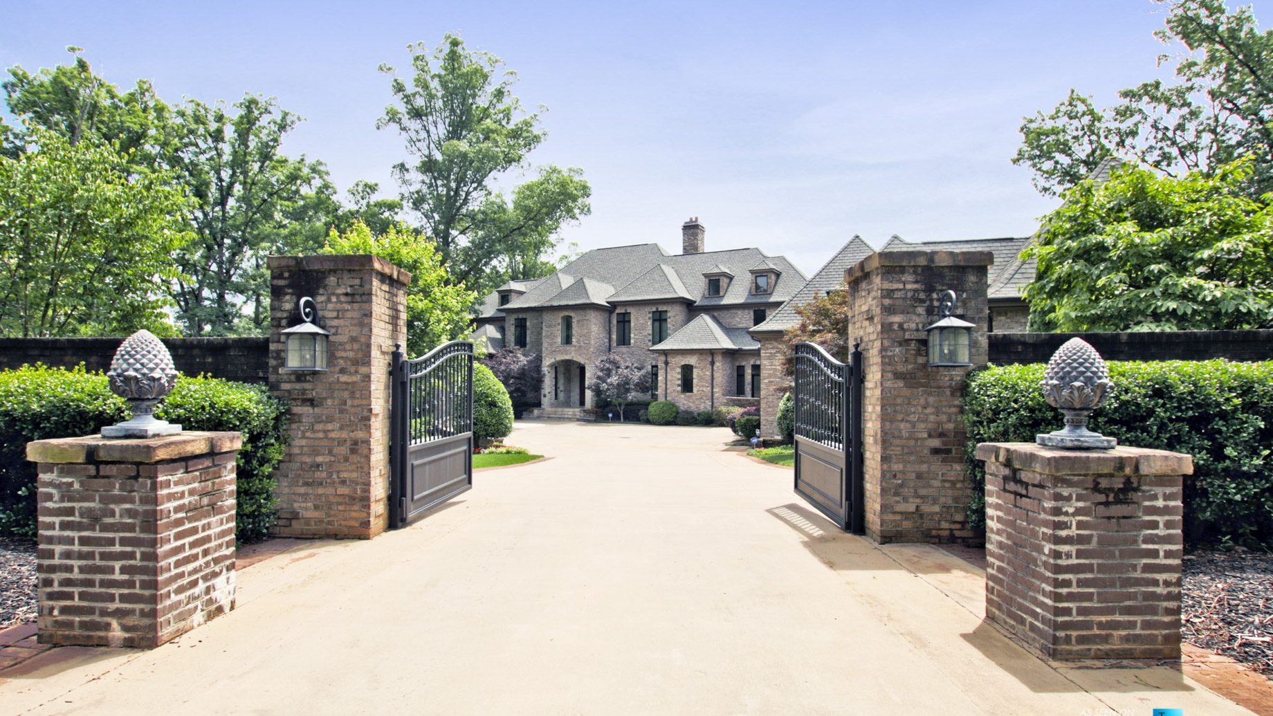 5441 Powers Ferry Rd NW, Atlanta, GA, USA 🇺🇸 – SOLD – $3,175,000 – Debra Johnston
