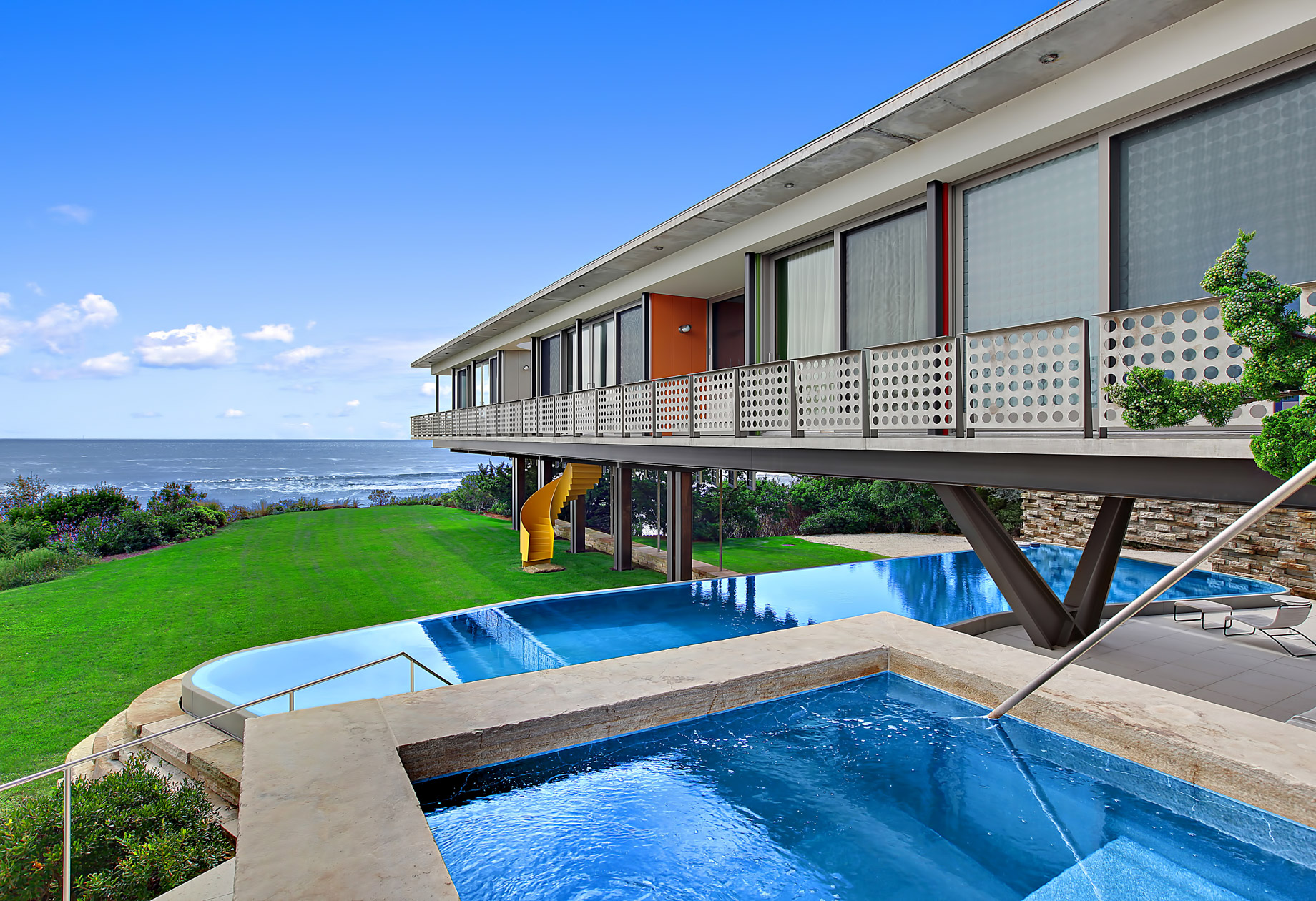 Hamptons Guest House - 230 Old Montauk Hwy, Montauk, NY, USA