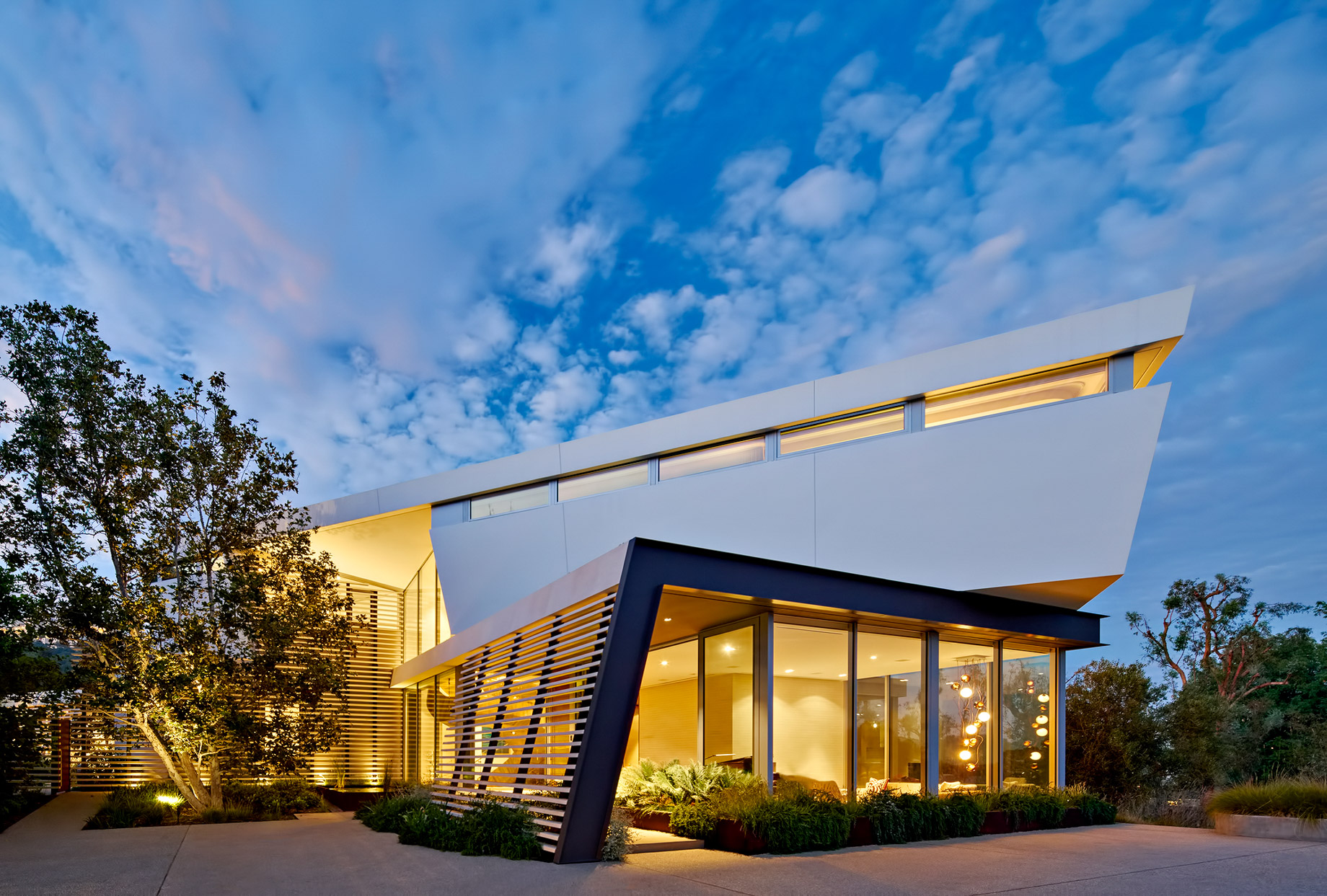 Tree Top Residence - North Barrington Ave, Los Angeles, CA, USA