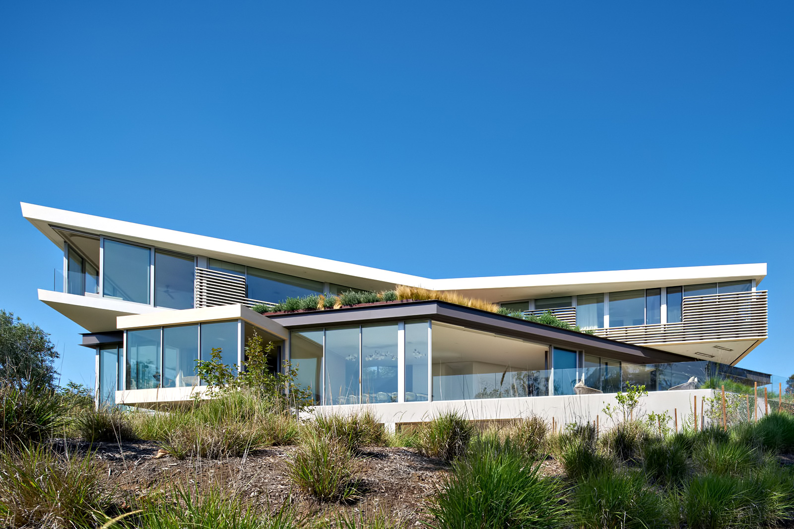 Tree Top Residence - North Barrington Ave, Los Angeles, CA, USA