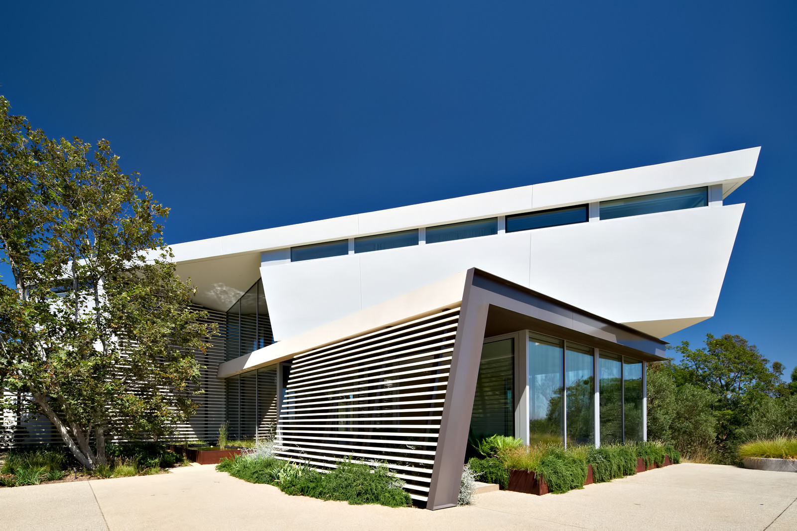 Tree Top Residence - North Barrington Ave, Los Angeles, CA, USA