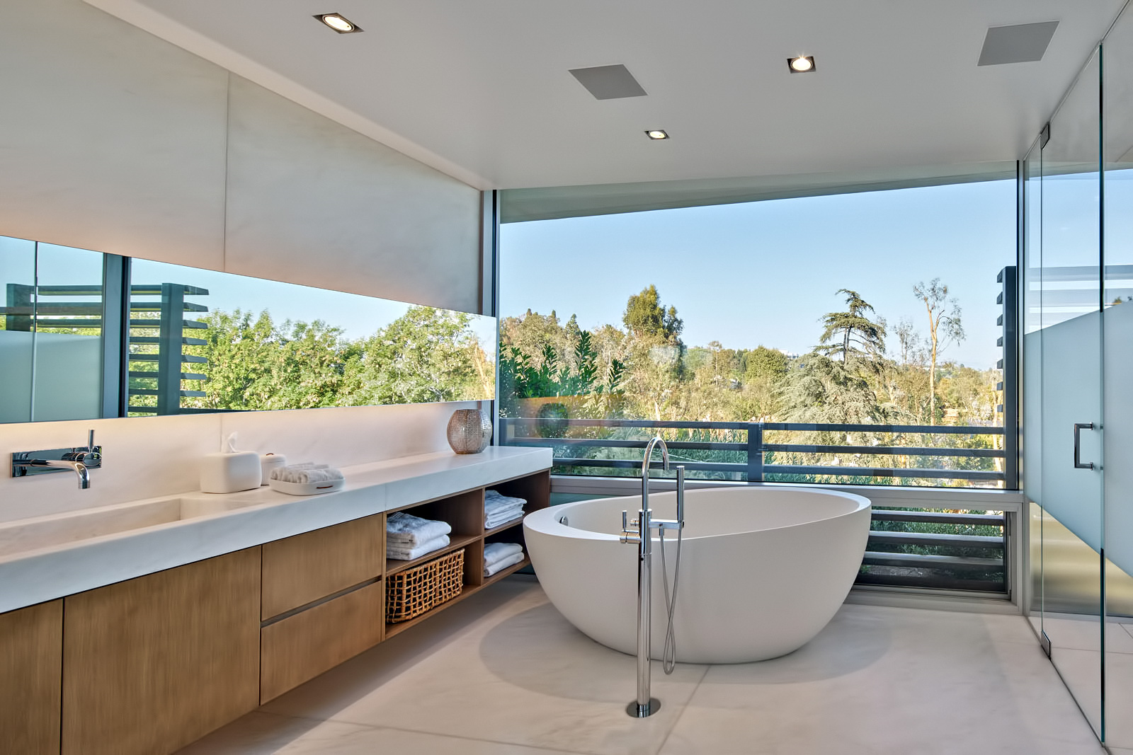 Tree Top Residence – North Barrington Ave, Los Angeles, CA, USA