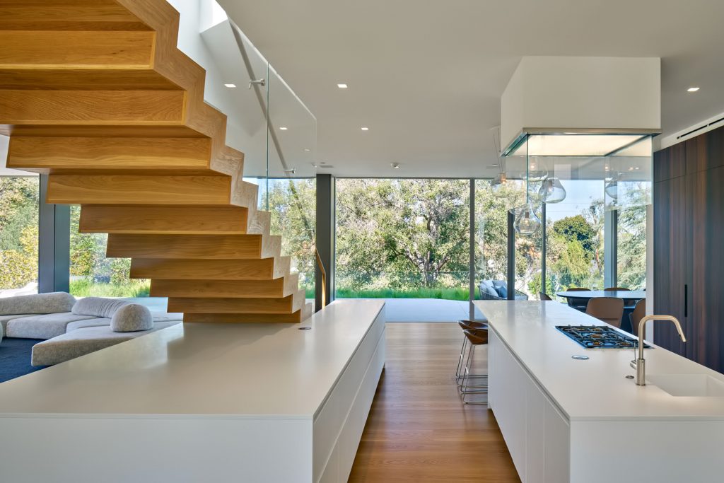 Tree Top Residence - North Barrington Ave, Los Angeles, CA, USA