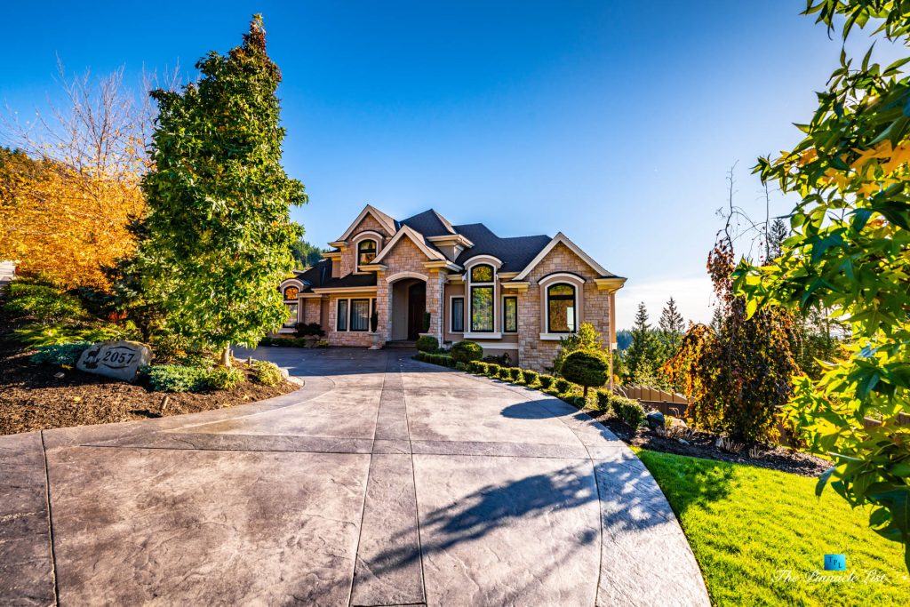 2057 Ridge Mountain Drive, Anmore, BC, Canada House Front Private
