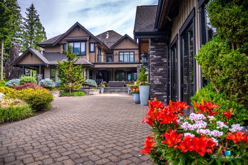 3053 Anmore Creek Way, Anmore, BC, Canada Backyard Landscaping