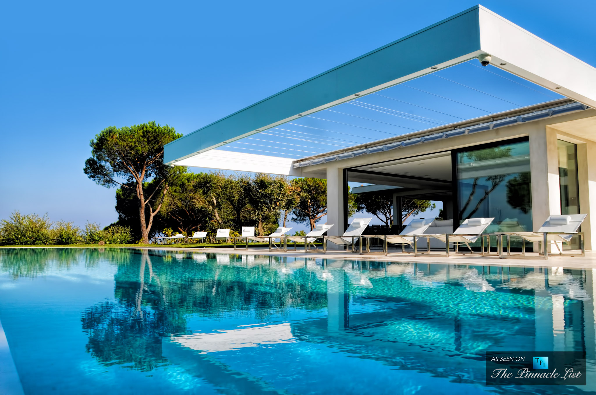 Villa Paradise in St. Tropez - Rent a Family Villa on the French Riviera like No Other