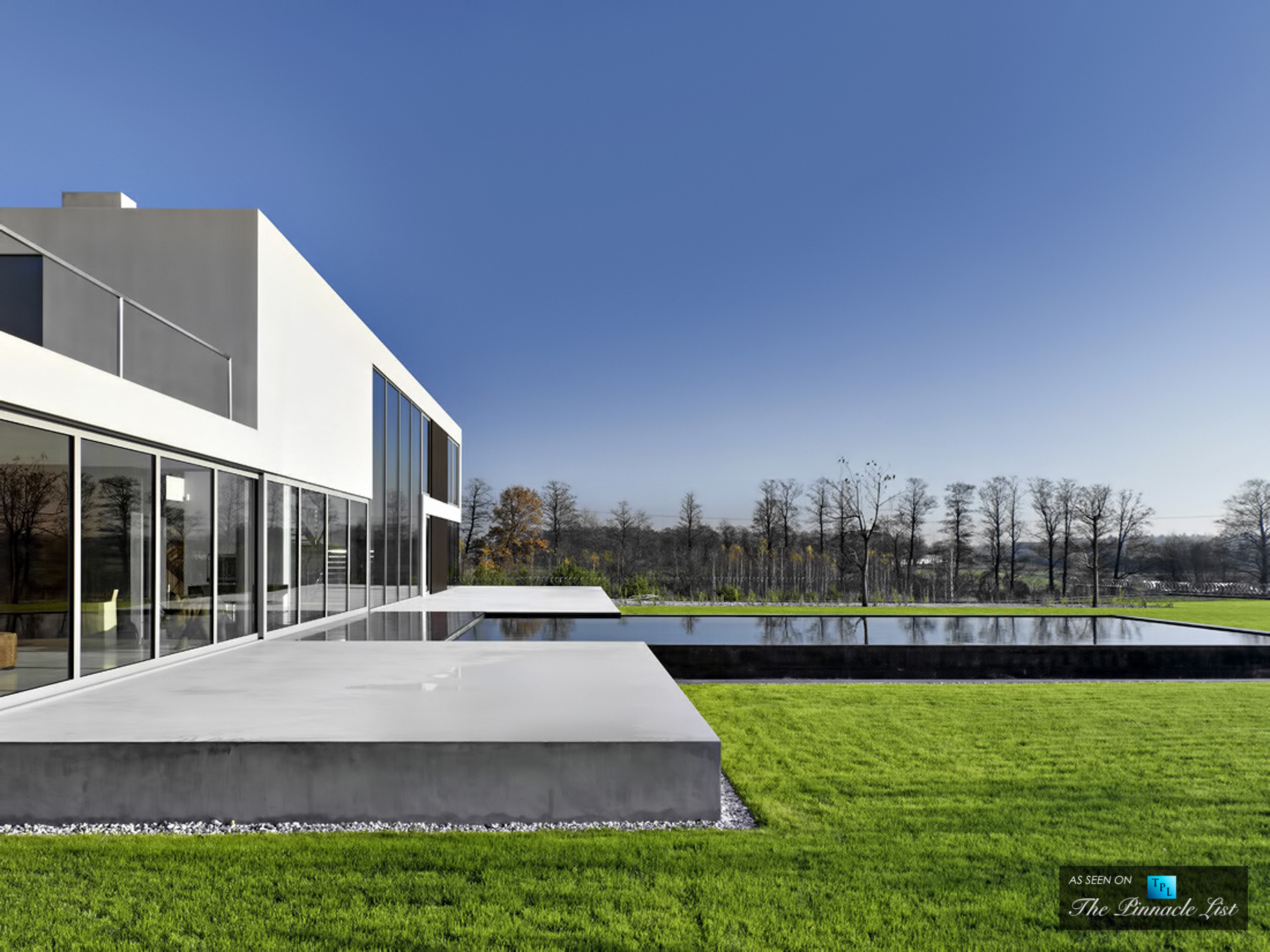 Concrete Cube Design with Minimalistic Expressions at the Aatrial House in Poland