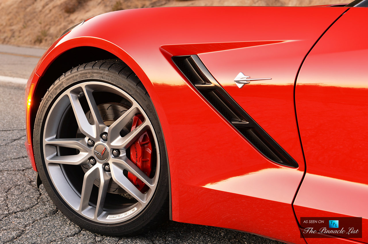 2014 Chevrolet Corvette Stingray – Reinventing the Iconic American Luxury Sports Car